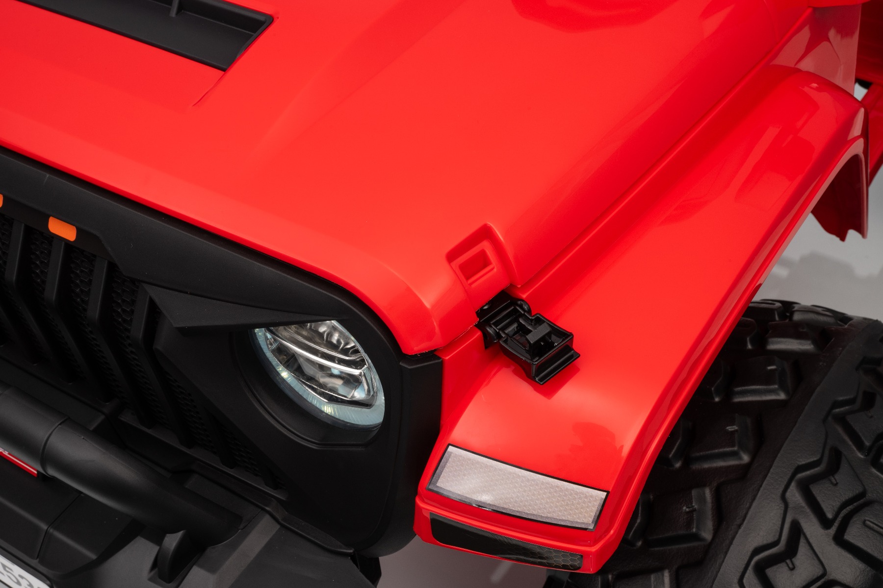 Capotă deschisă, lumini LED