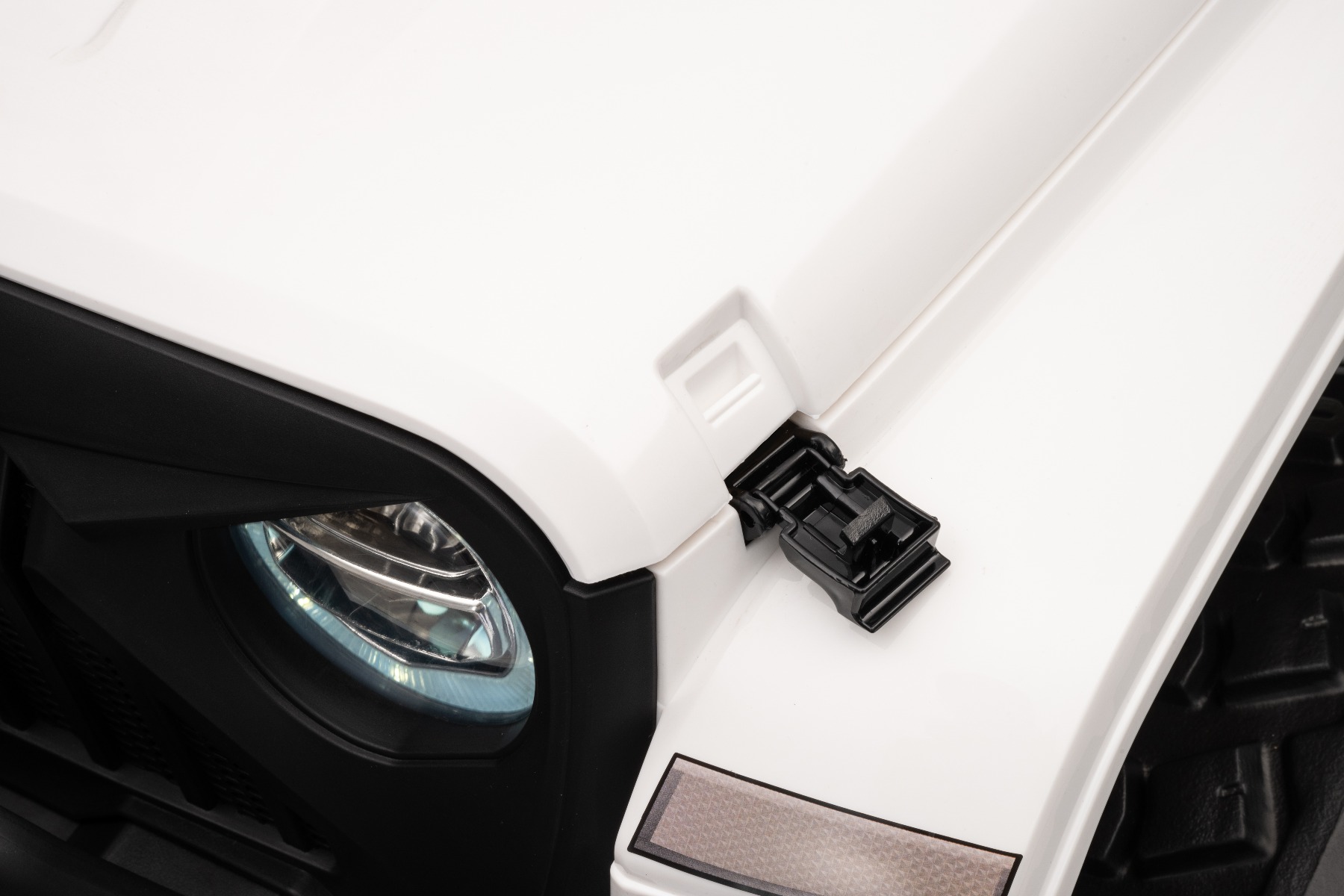 Capotă deschisă, lumini LED