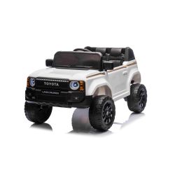Mașinuță electrică Toyota Landcruiser 12V, alb, scaun lat, telecomandă 2.4 GHz, intrare USB / AUX, Bluetooth, suspensie, baterie litiu, lumini LED, motor 2 x 25W, licență ORIGINALĂ