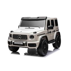 Mașină electrică Mercedes-Benz G63 AMG 4x4 cu două locuri 12V, alb, MP3 Player cu intrare USB/AUX, tracțiune 4x4, baterie 12V14Ah, roți EVA cu suspensie, scaune din piele, telecomandă, licențiat