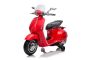 Motocicletă electrică Vespa 946 cu marșarier, roșie, cu roți ajutătoare, Model cu licență, 2 x Baterie 6V, 2x Motor 30W, Scaun piele, MP3 Player cu intrare USB