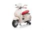 Motocicletă electrică Vespa 946 cu marșarier, albă, cu roți ajutătoare, Model cu licență, Baterie cu litiu, 2x Motor 30W, Scaun piele, MP3 Player cu intrare USB