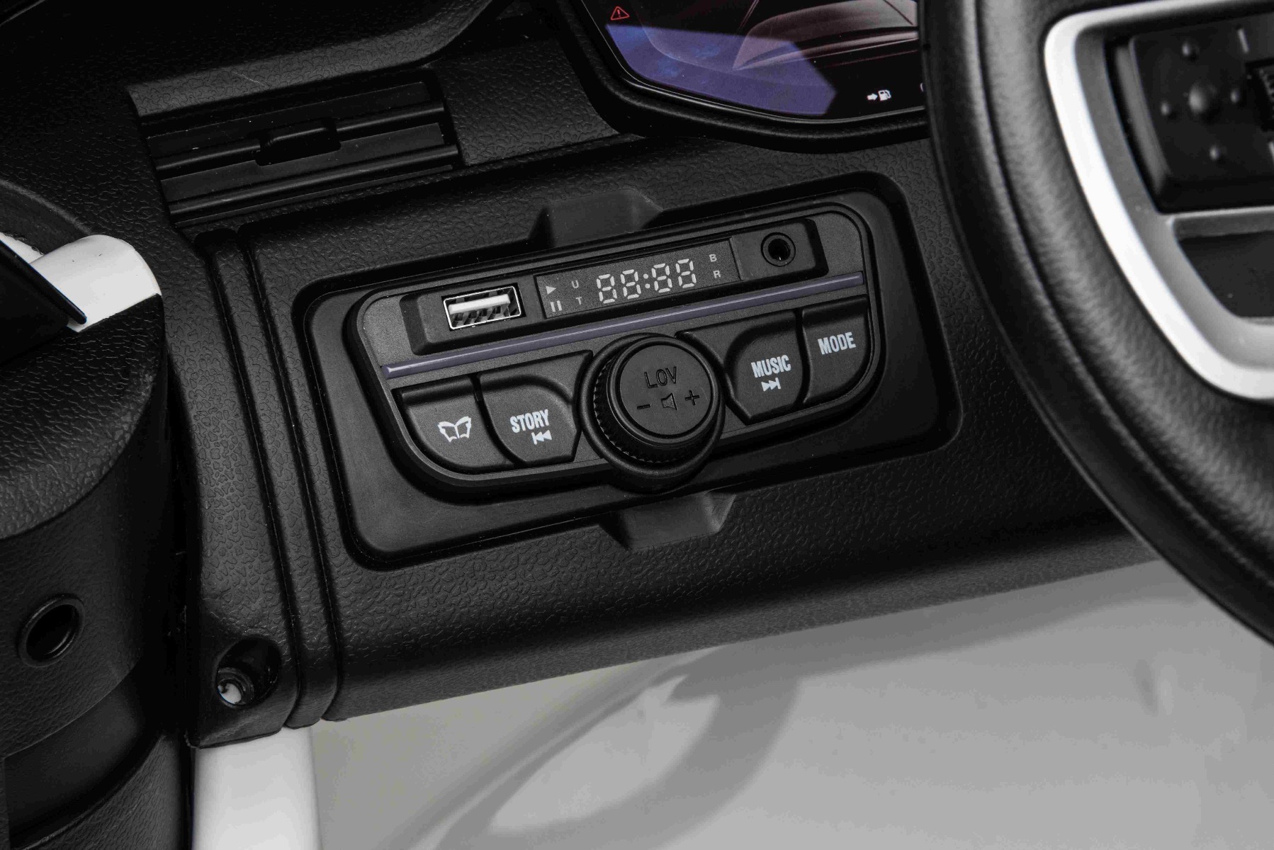 Radio cu intrare USB/AUX